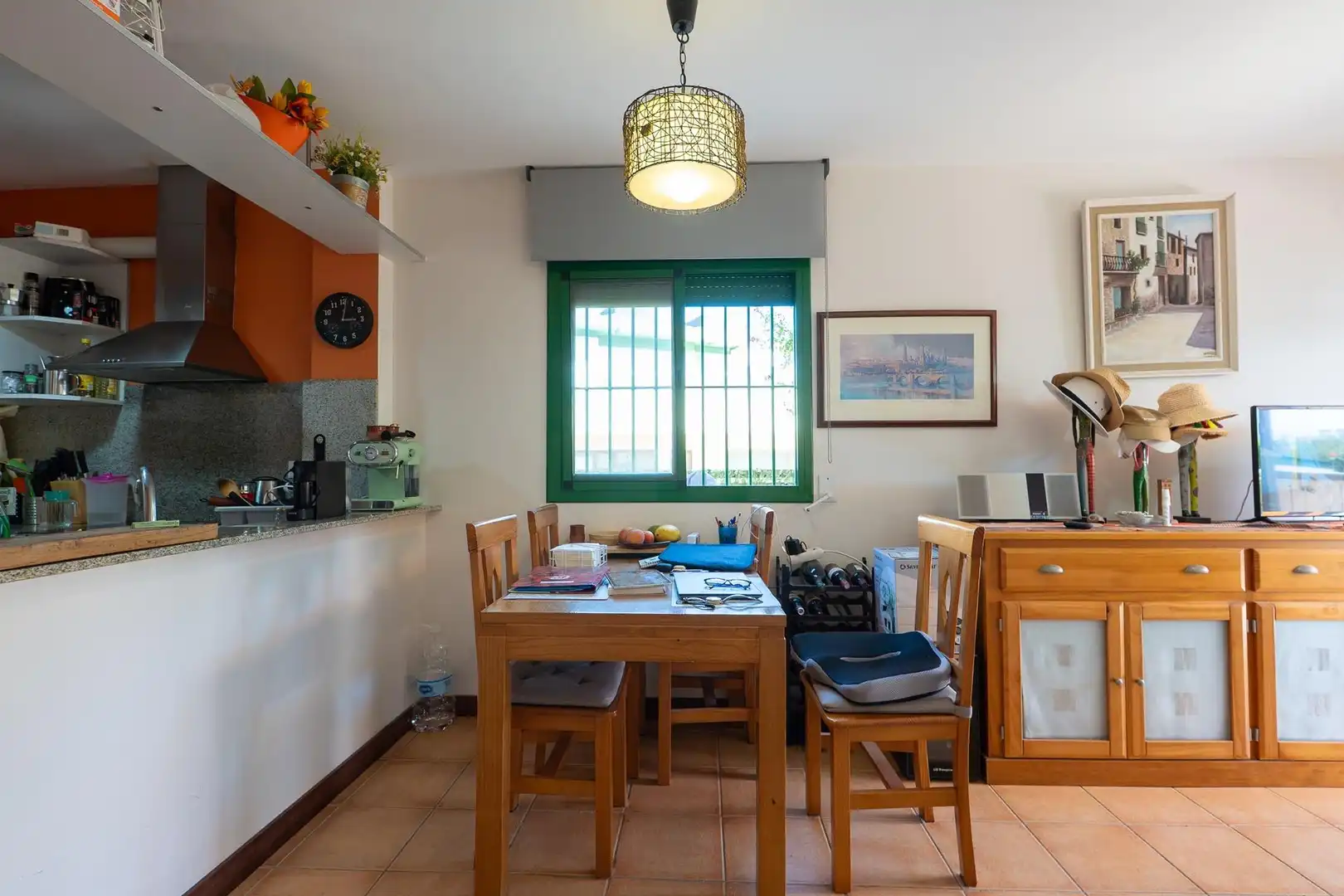 Esszimmer von Erdgeschoss zum Verkauf in Amposta mit Terrasse, Abstellraum und Möbliert