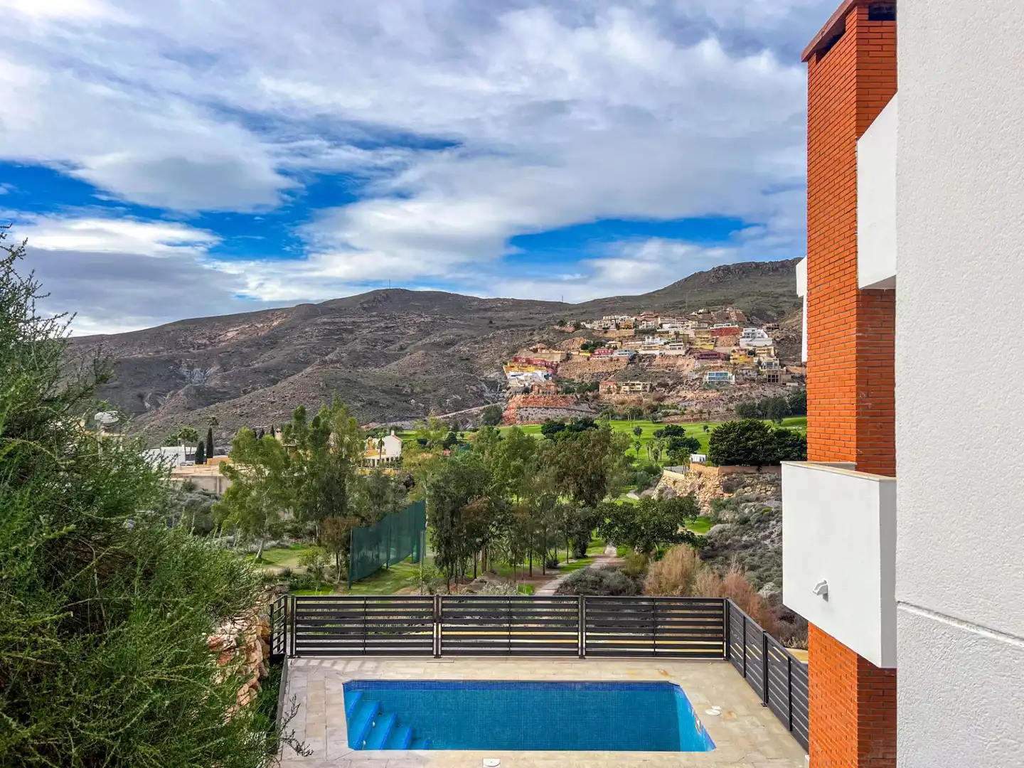 Vista exterior de Casa o chalet en venta en Vícar con Terraza y Piscina comunitaria