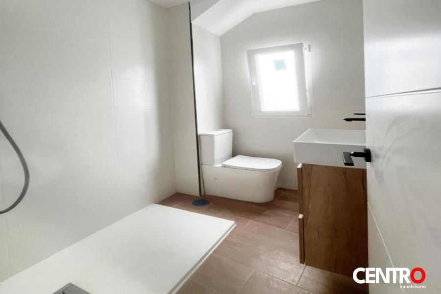 Bathroom of Flat for sale in  Granada Capital  with Air Conditioner