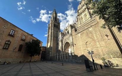 Vista exterior de Local en venda en  Toledo Capital amb Aire condicionat