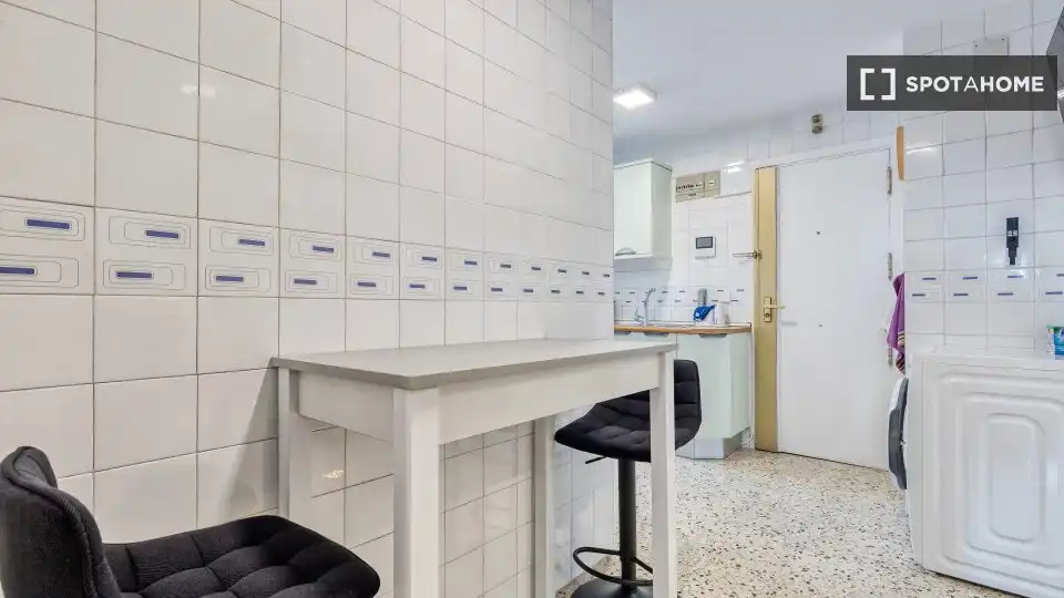 Kitchen of Flat for share in Madrid  with Air Conditioner, Terrace and Furnished