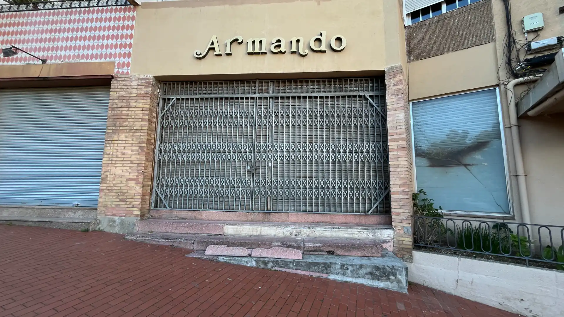 Exterior view of Premises for sale in  Barcelona Capital  with Internet and Alarm