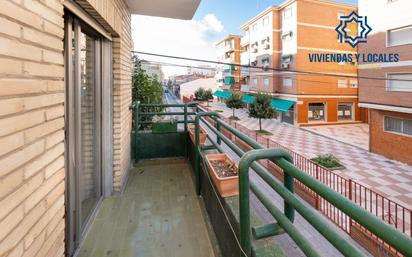 Exterior view of Flat for sale in  Granada Capital  with Terrace and Balcony