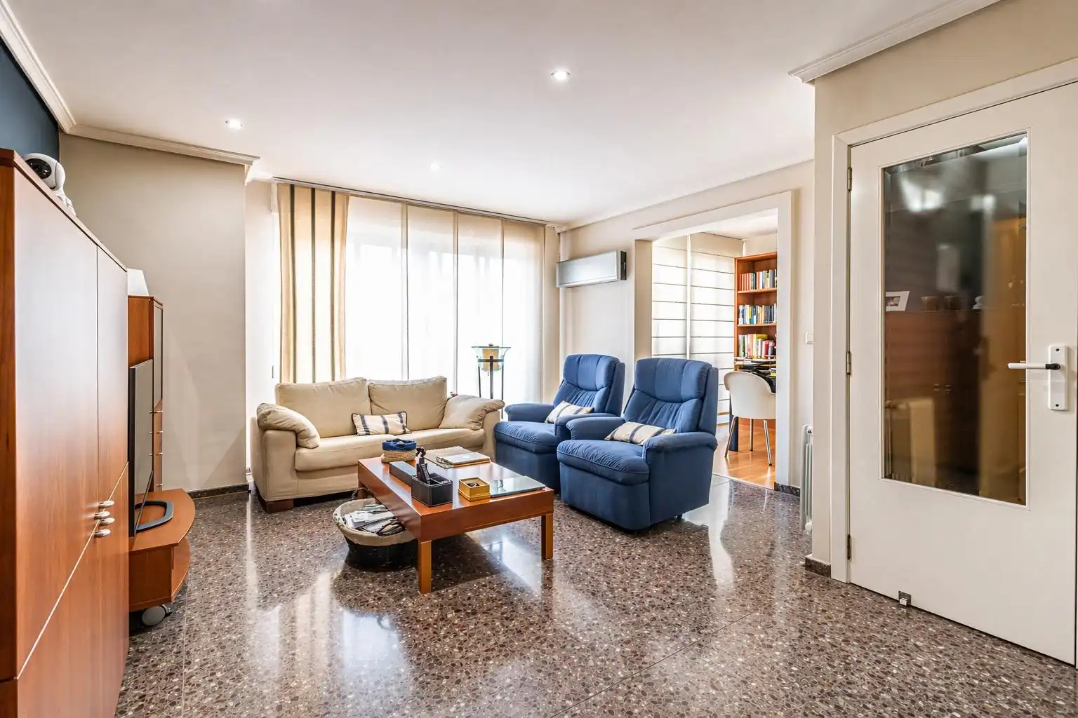 Sala de estar de Casa adosada en venta en Carlet con Aire acondicionado, Trastero y Alarma