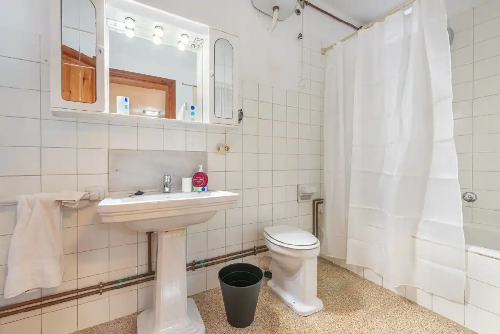 Badezimmer von Country house zum Verkauf in Pollença mit Privatgarten, Terrasse und Abstellraum