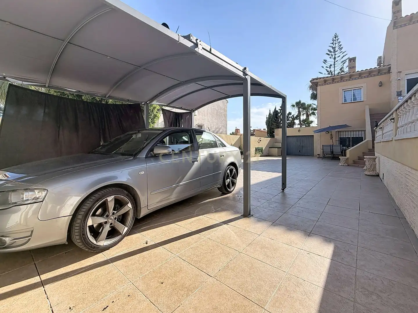 Aparcament de Casa o xalet en venda en Torrevieja amb Aire condicionat, Jardí privat i Piscina