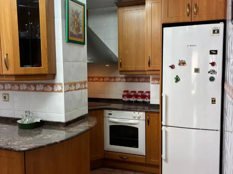 Kitchen of Flat for sale in Instituts - Universitat