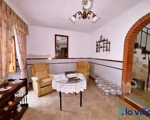 Sala d'estar de Casa adosada en venda en Archidona amb Moblat i Balcó
