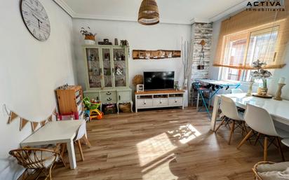 Sala d'estar de Pis en venda en Cigales amb Calefacció i Parquet