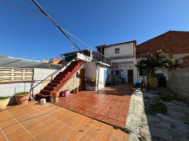 Maison mitoyenne avec balcon à vendre à Carrer de la Selva