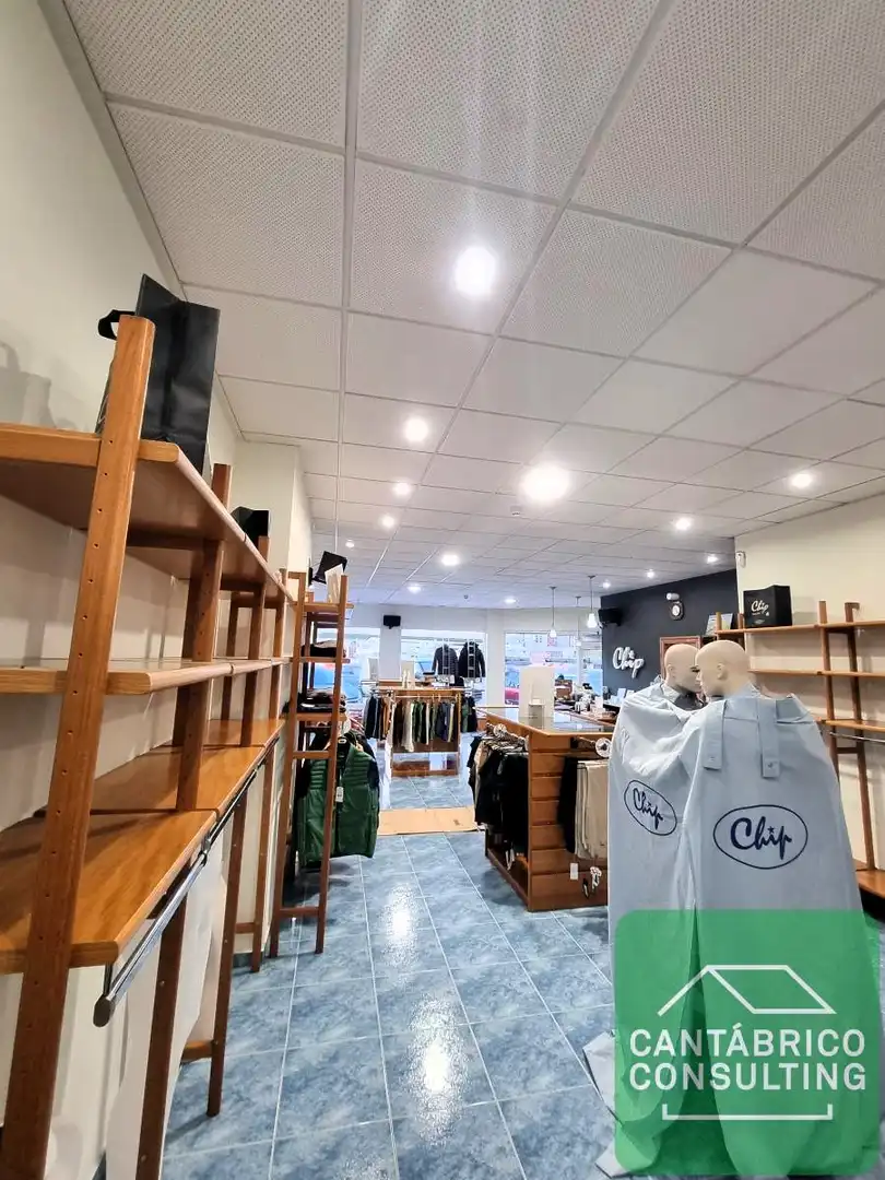 Local en venta en El Franco 