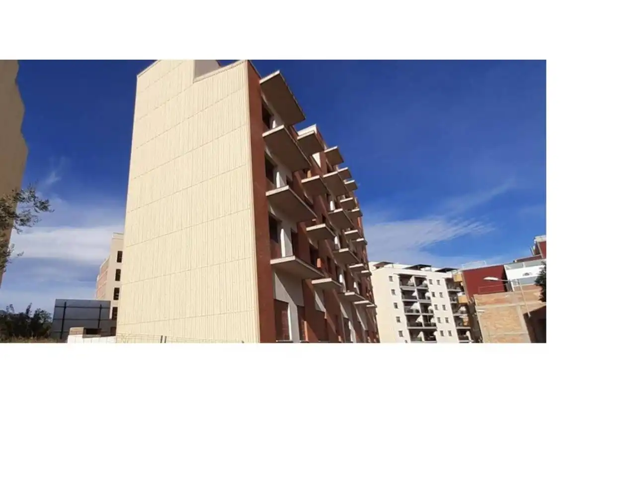Vista exterior de Edifici en venda en La Ràpita