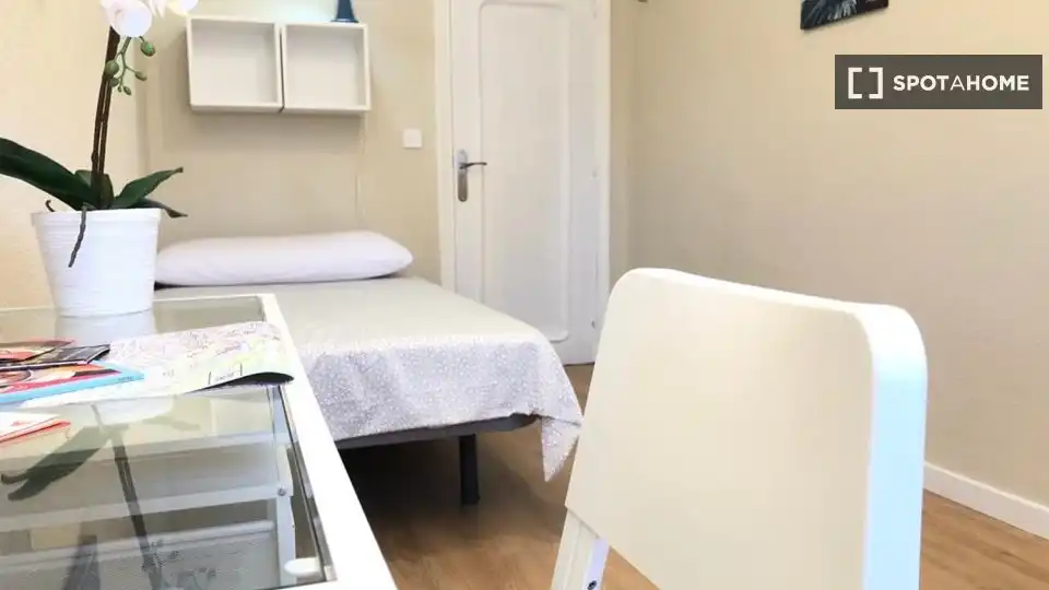 Habitación en Palomeras Bajas