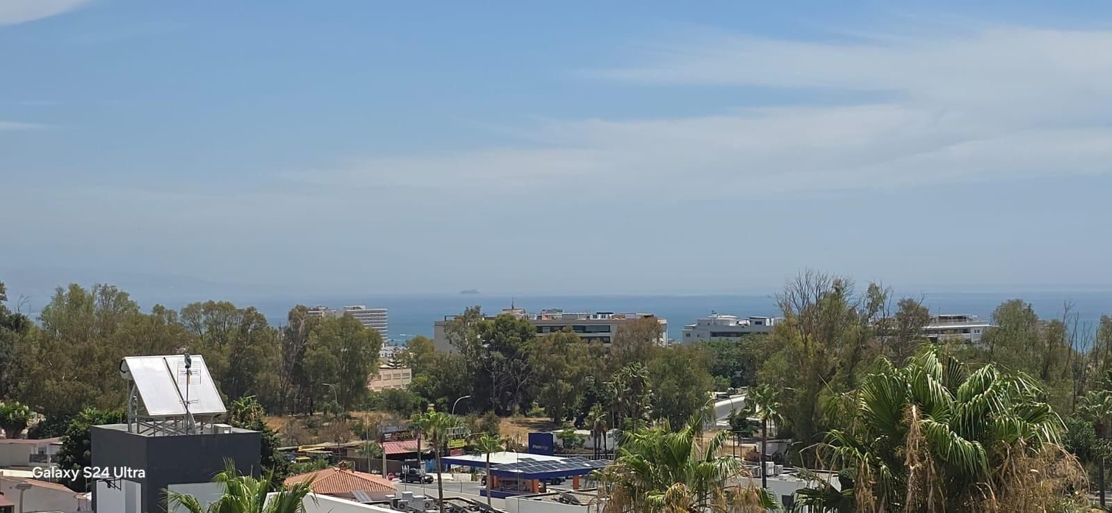 Vista exterior de Casa adosada en venda en Torremolinos amb Aire condicionat, Calefacció i Jardí privat