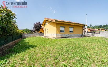 Vista exterior de Casa o xalet en venda en Entrambasaguas amb Jardí privat