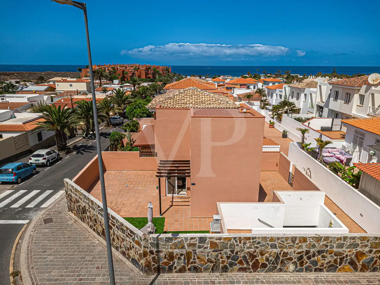 Vista exterior de Casa adosada en venta en Arona con Terraza y Piscina comunitaria