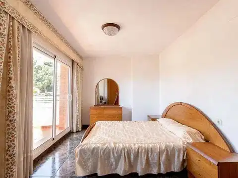Casa aparellada amb terrassa en venda a Carrer Puigmal, imagen 29
