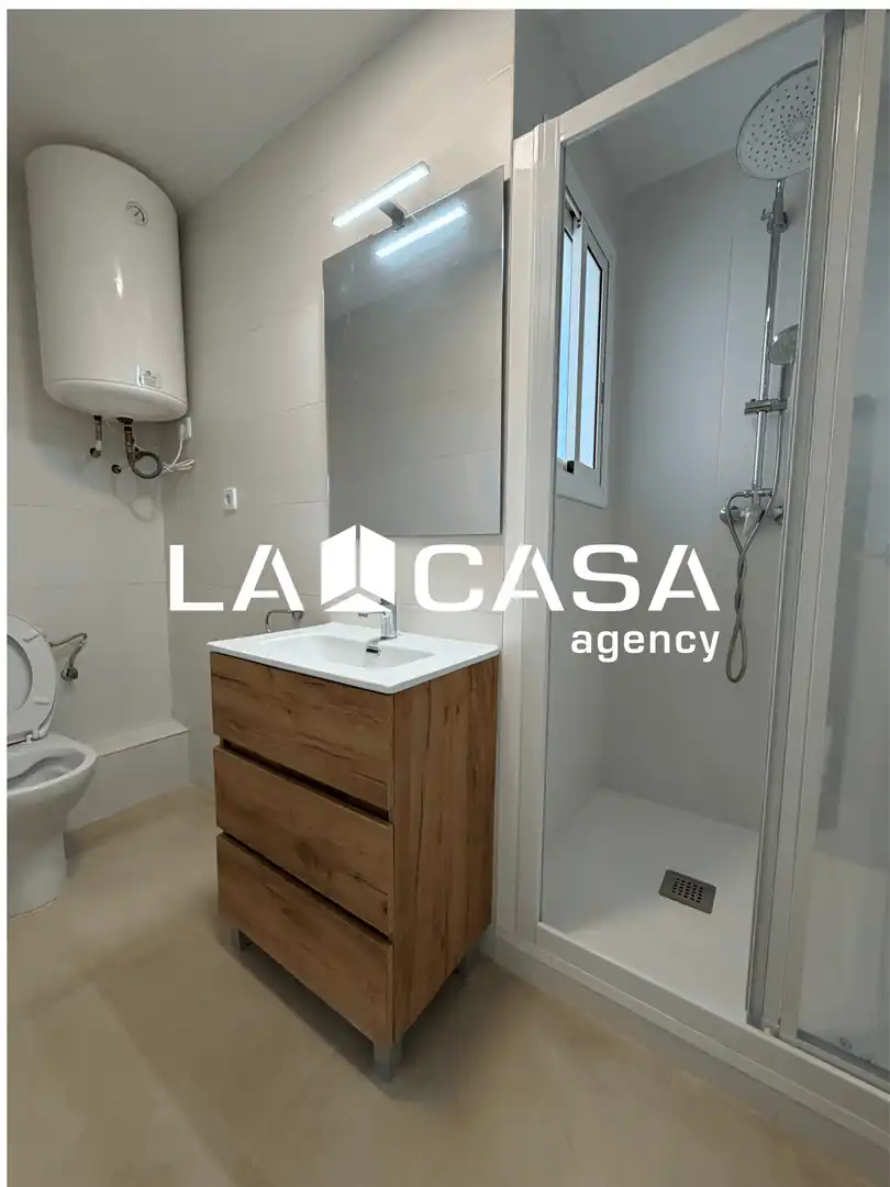 Badezimmer von Dachboden zum Verkauf in Santa Coloma de Gramenet mit Terrasse