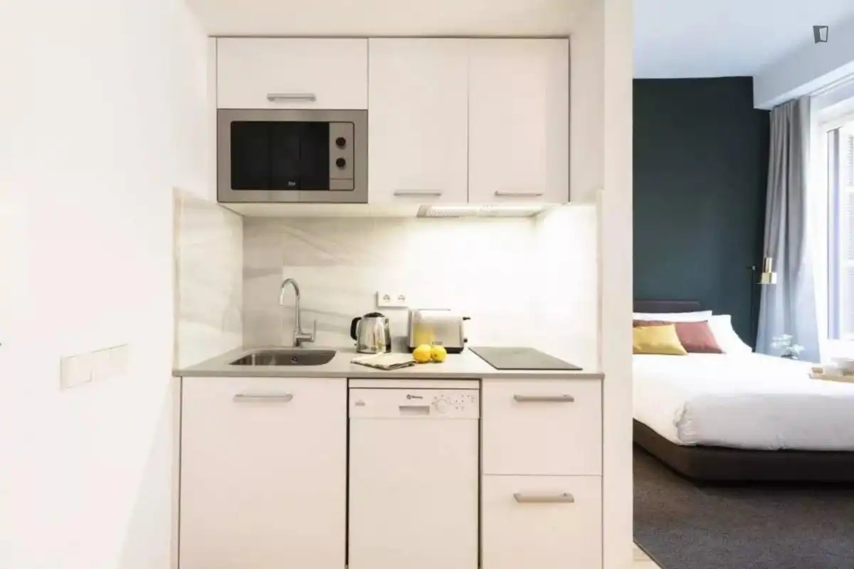 Study for rent in Cortes - Huertas