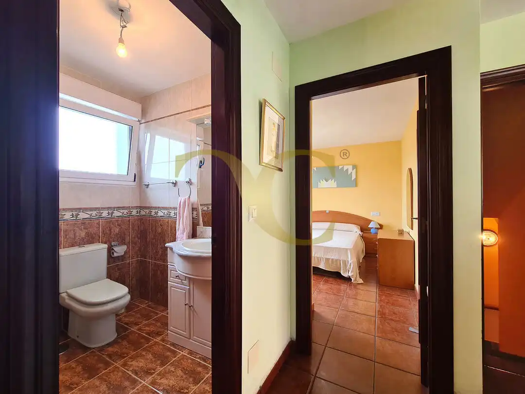 Bany de Casa o xalet en venda en Villaviciosa amb Calefacció, Jardí privat i Terrassa