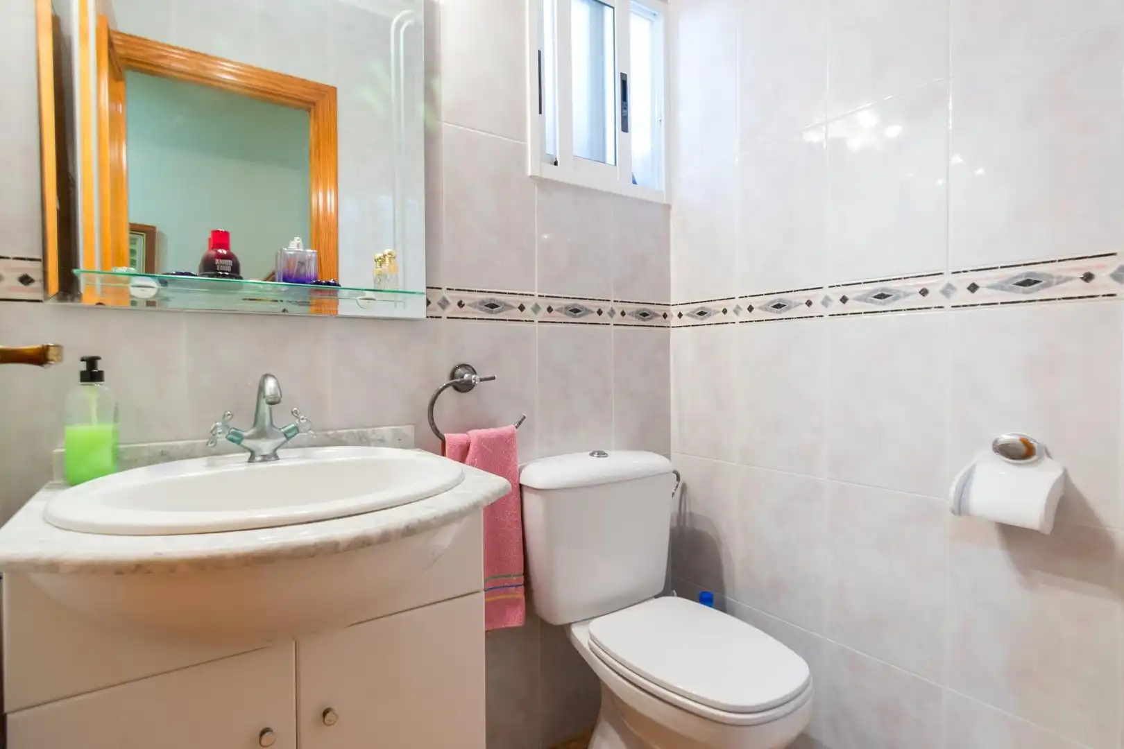 Baño de Apartamento de alquiler en Los Montesinos con Aire acondicionado y Terraza