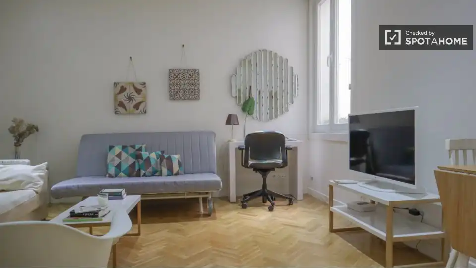 Room in Cortes - Huertas