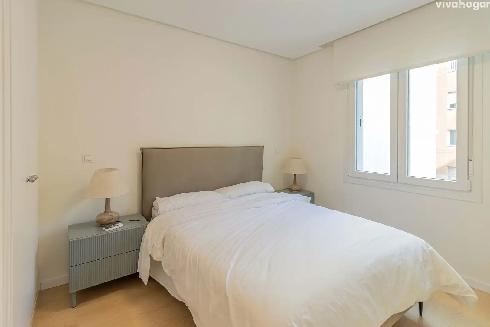 Bedroom of Flat for sale in Madrid  with Air Conditioner, Heating and Furnished