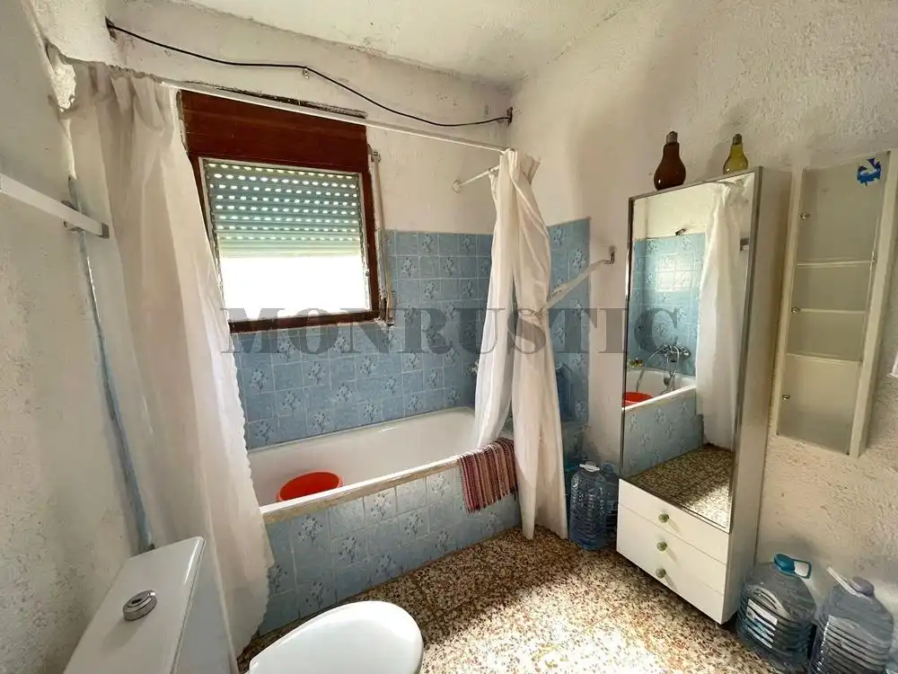 Baño de Finca rústica en venta en Querol con Jardín privado, Terraza y Trastero