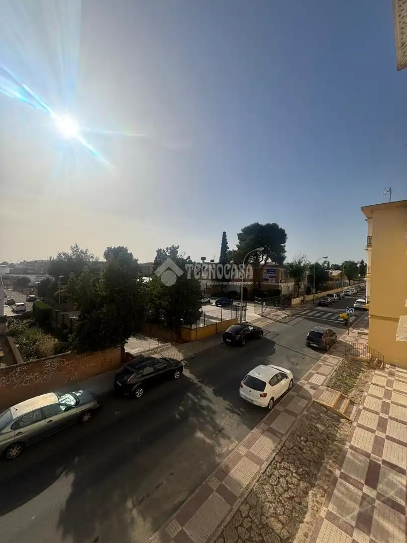Vista exterior de Pis en venda en Alcalá de Guadaira amb Balcó