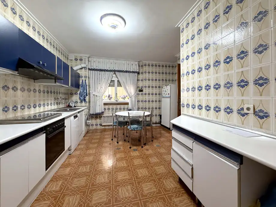 Cocina de Piso en venta en Vitoria - Gasteiz con Calefacción, Terraza y Trastero