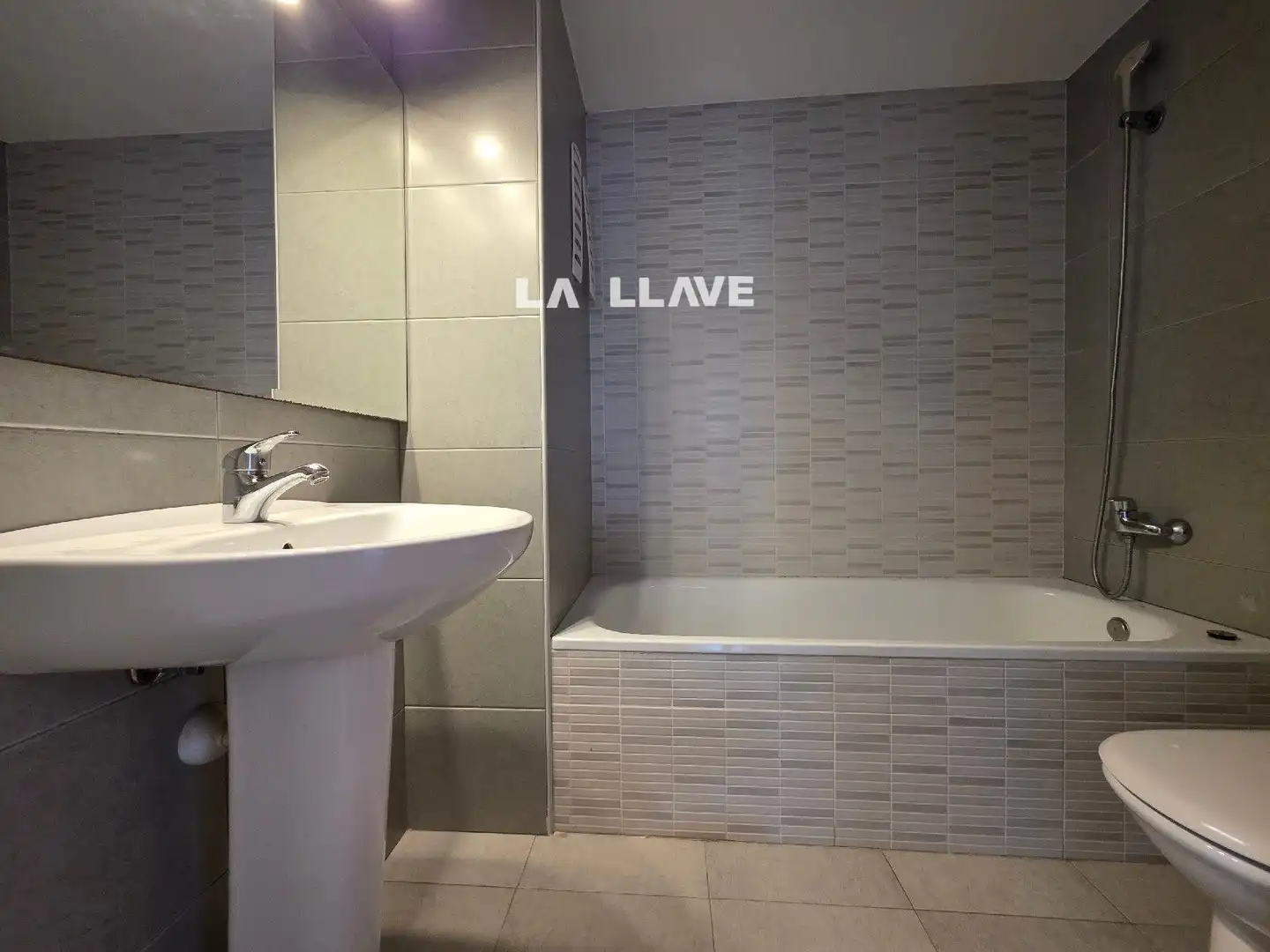 Baño de Piso en venta en Blanes con Calefacción y Terraza