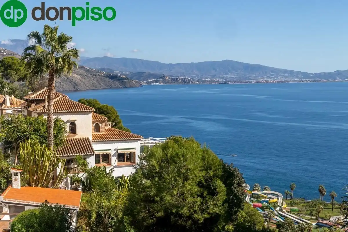 Exterior view of Houses for sale in Almuñécar  with Air Conditioner, Heating and Private garden