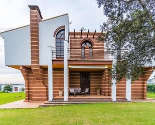 Vista exterior de Casa o xalet en venda en Ayamonte amb Calefacció, Jardí privat i Terrassa