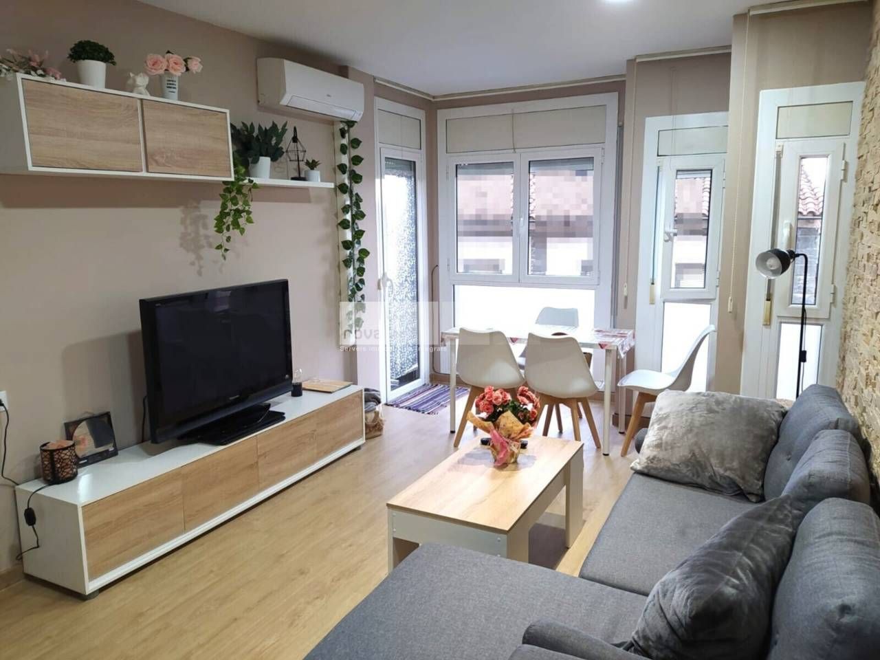 Living room of Flat for sale in Manlleu  with Air Conditioner, Heating and Storage room