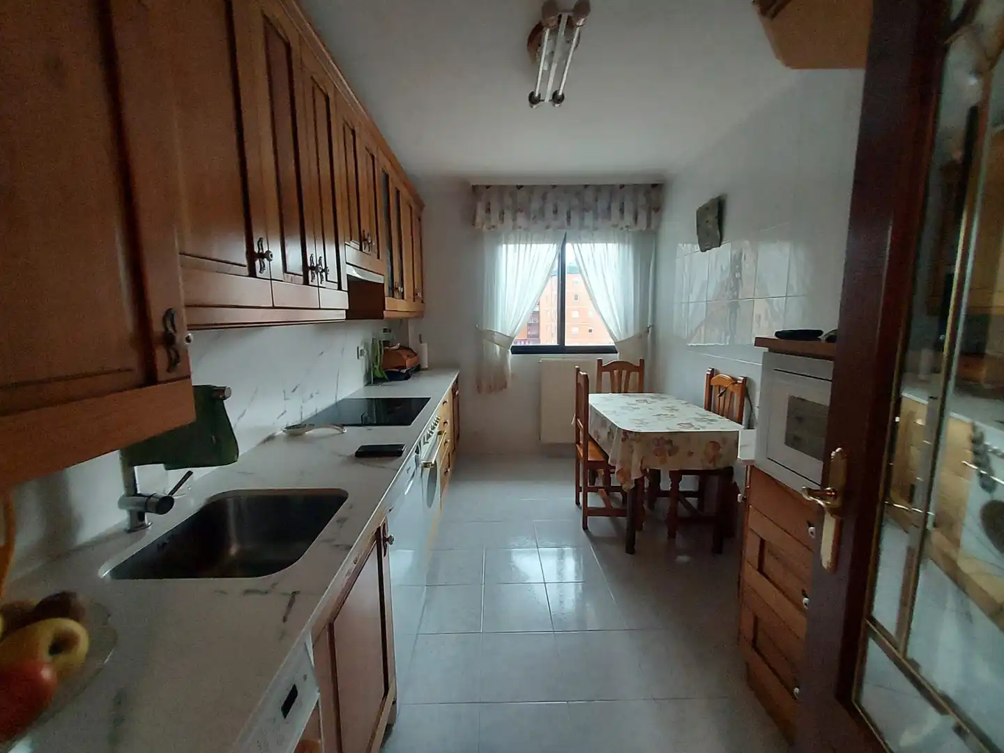Cocina de Piso en venta en Burgos con Calefacción, Parquet y Trastero