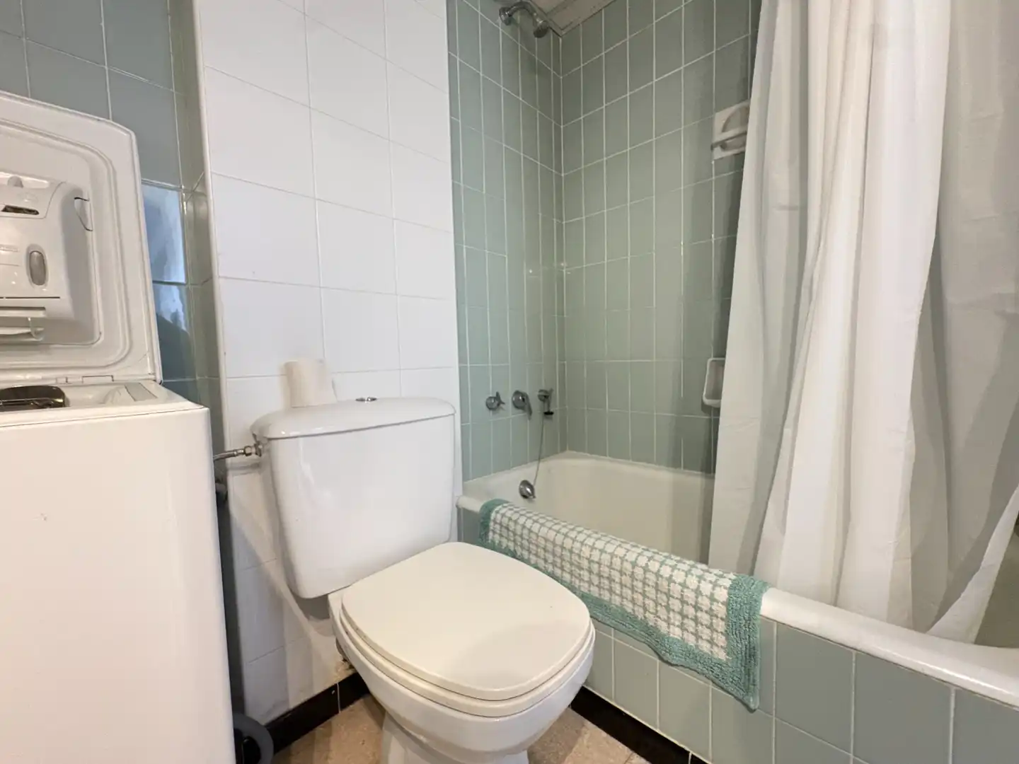 Bany de Apartament en venda en Roses amb Terrassa, Moblat i Balcó