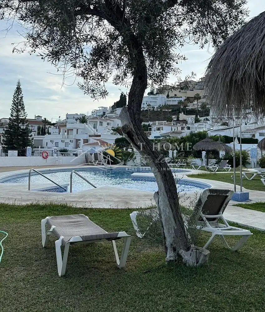 Vista exterior de Dúplex en venta en Nerja con Terraza