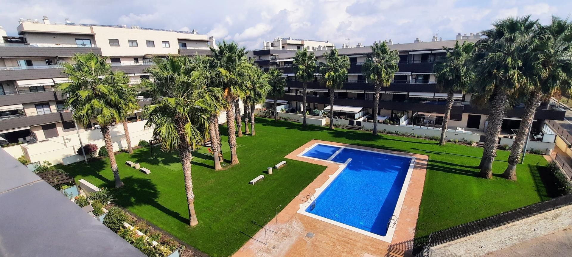 Swimming pool of Attic for sale in Vilanova i la Geltrú  with Air Conditioner, Heating and Parquet flooring