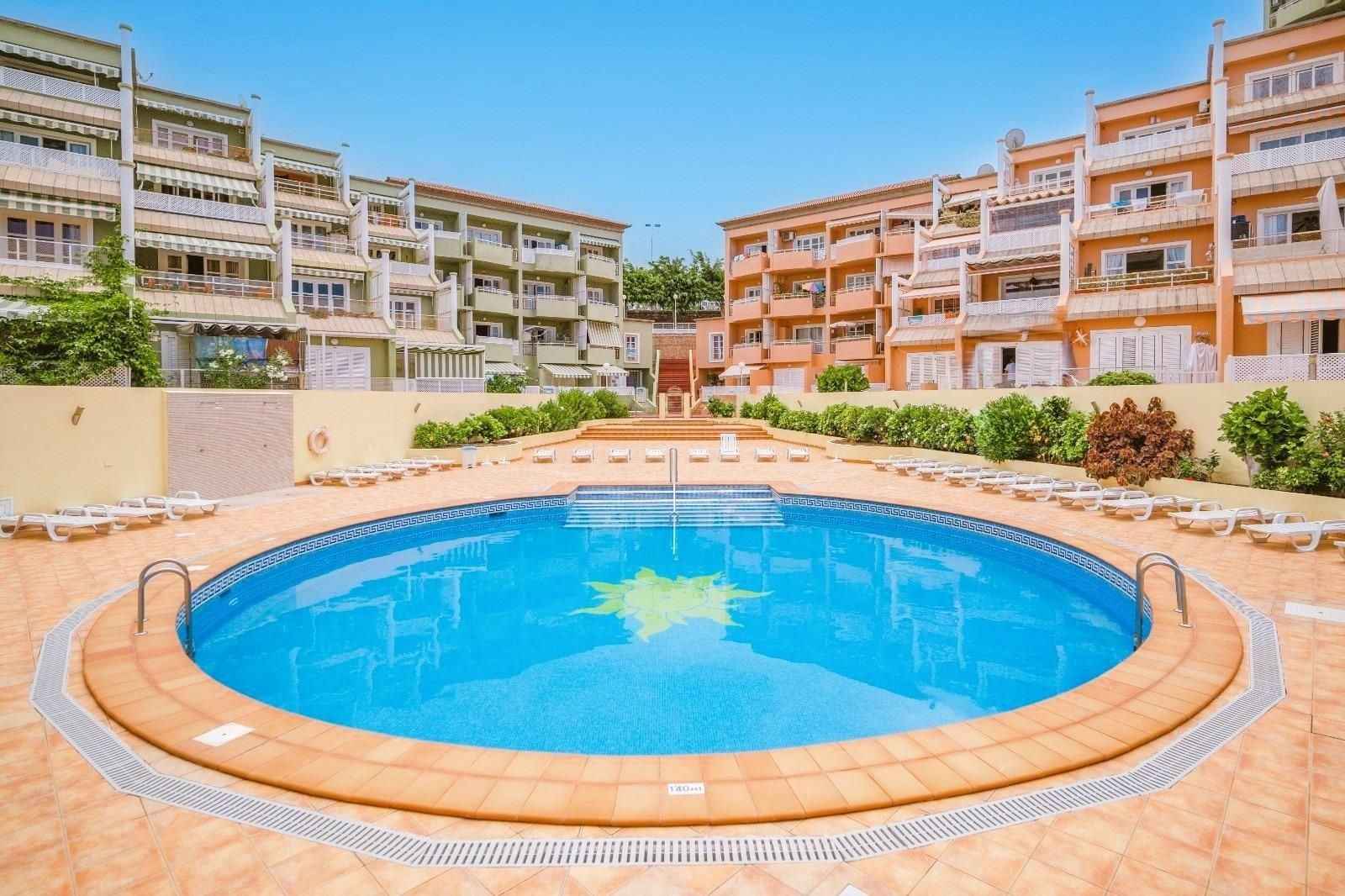 Piscina de Apartament en venda en Adeje amb Aire condicionat, Jardí privat i Terrassa