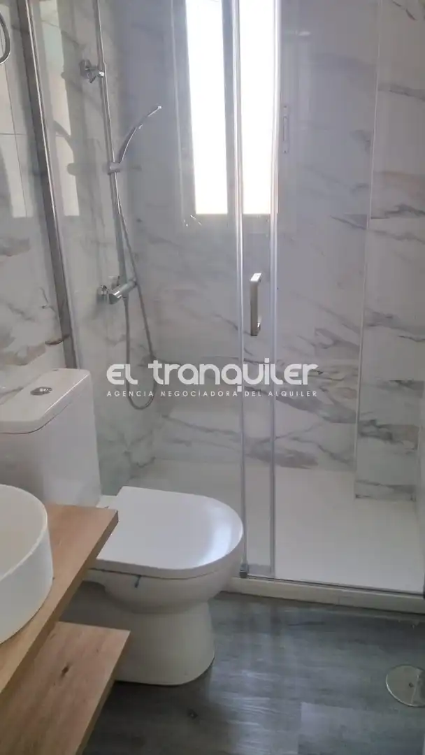 Baño de Ático de alquiler en Madrid con Aire acondicionado y Terraza
