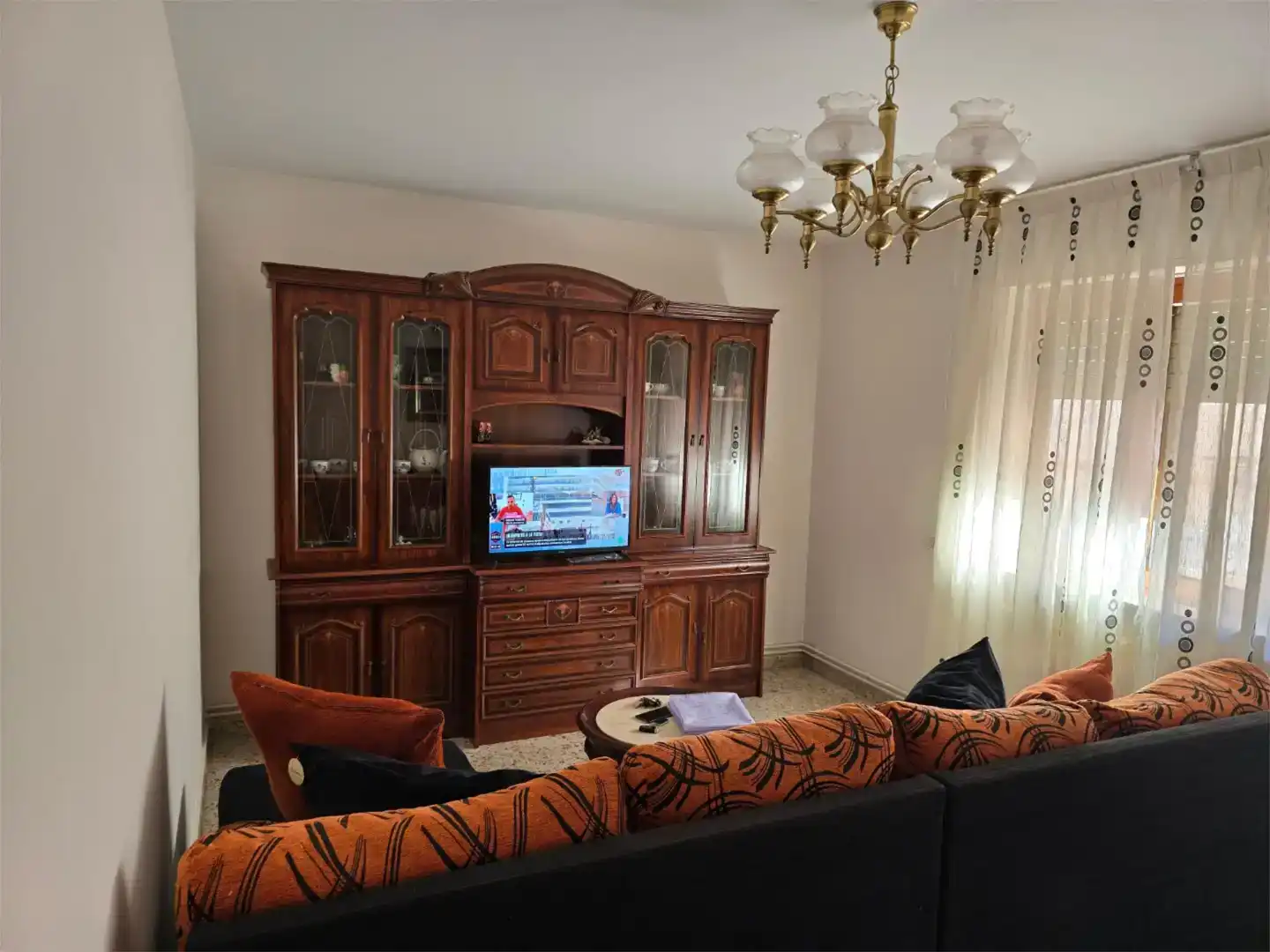 Sala de estar de Piso de alquiler en Valencia de Don Juan con Amueblado, Horno y Lavadora