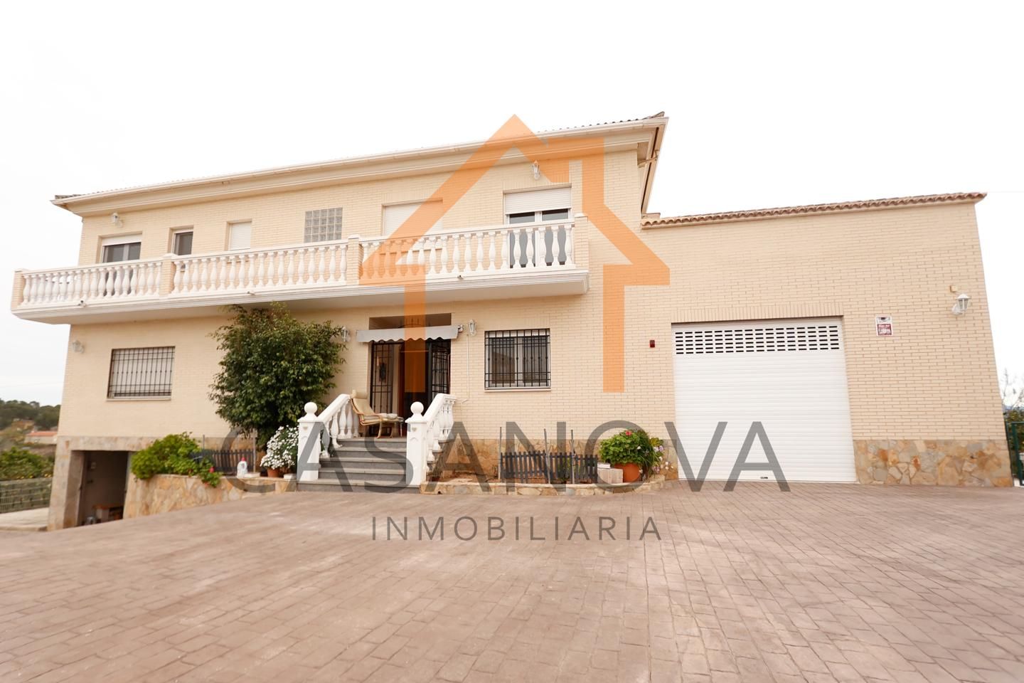 Vista exterior de Casa o xalet en venda en Alberic amb Aire condicionat, Jardí privat i Terrassa