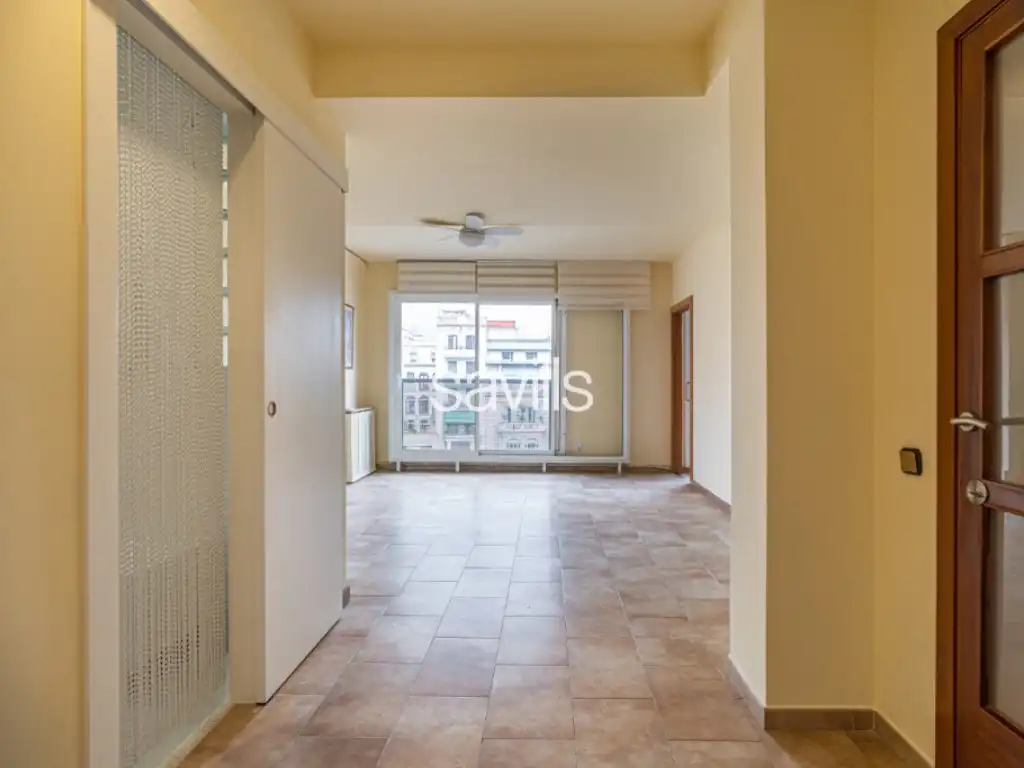Bedroom of Apartments for sale in Barcelona