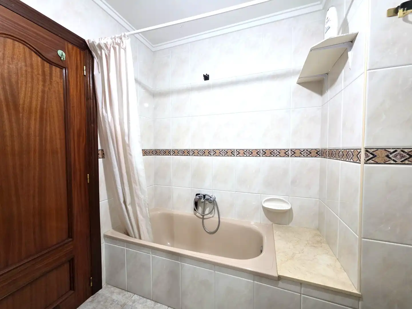 Badezimmer von Wohnung zum Verkauf in Siero mit Heizung, Parkett und Terrasse