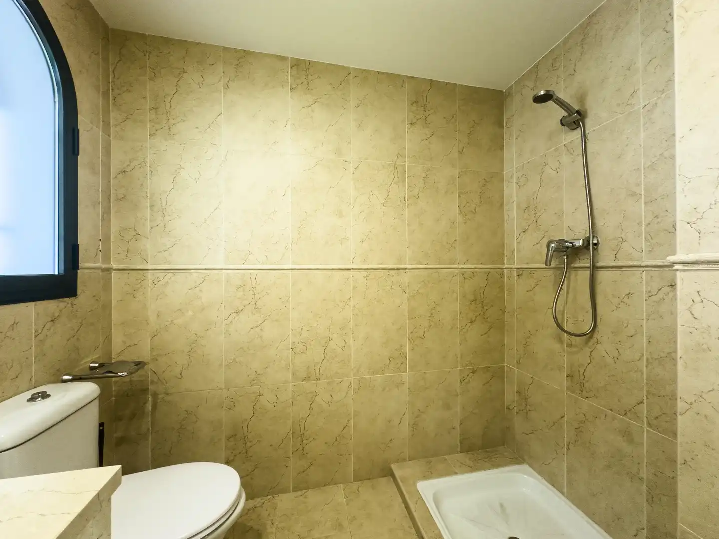 Badezimmer von Einfamilien-Reihenhaus zum Verkauf in Manilva mit Terrasse, Abstellraum und Schwimmbad