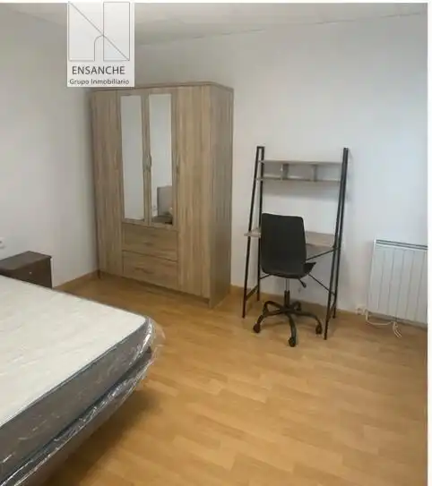 Bedroom of Flat for rent in Santiago de Compostela   with Heating and Furnished