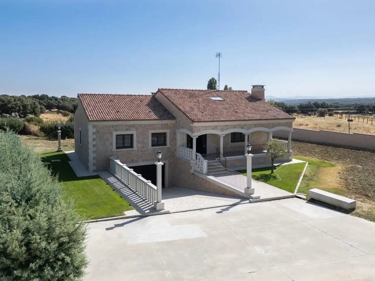 Vista exterior de Casa o chalet en venta en Cardeñosa con Calefacción, Jardín privado y Terraza