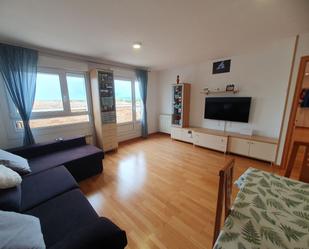 Sala d'estar de Àtic en venda en Grijota amb Calefacció, Parquet i Terrassa