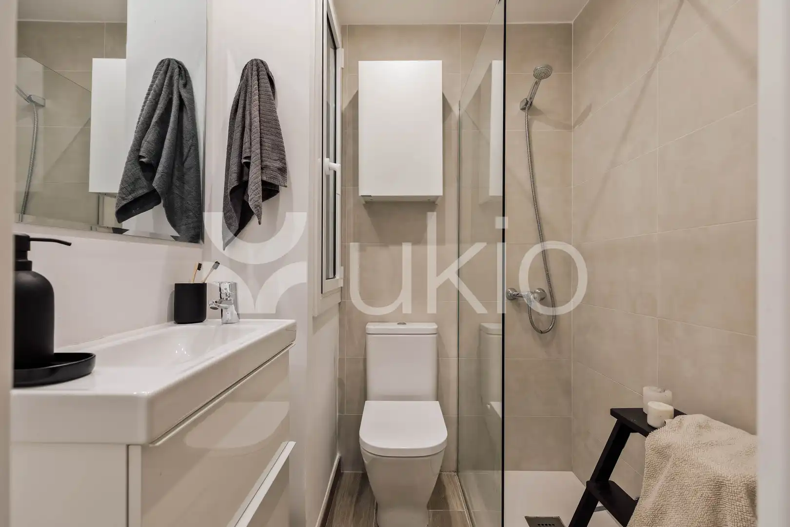 Bany de Apartament de lloguer en Barcelona amb Aire condicionat, Calefacció i Terrassa