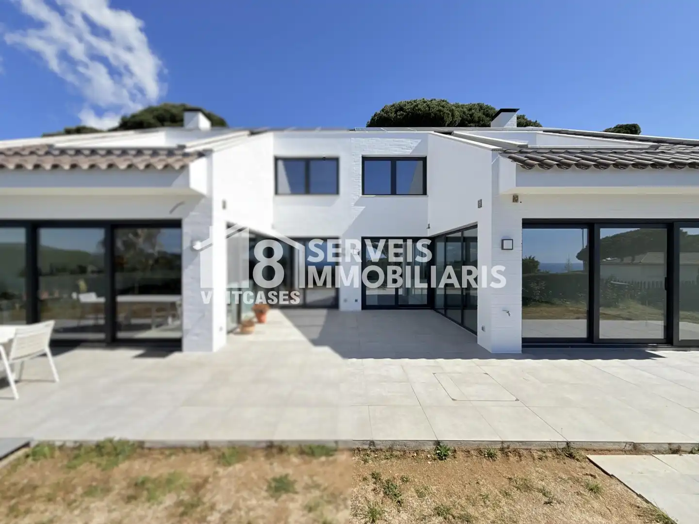 Vista exterior de Casa adosada en venda en Caldes d'Estrac amb Calefacció, Jardí privat i Terrassa
